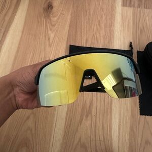 Yellow visor black frame Oakley sunglasses prizms brand new
